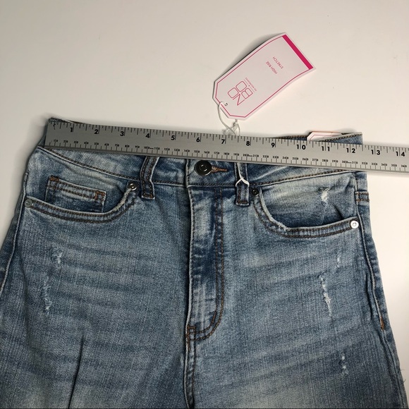 High Rise Mom Jeans - Picture 4 of 8